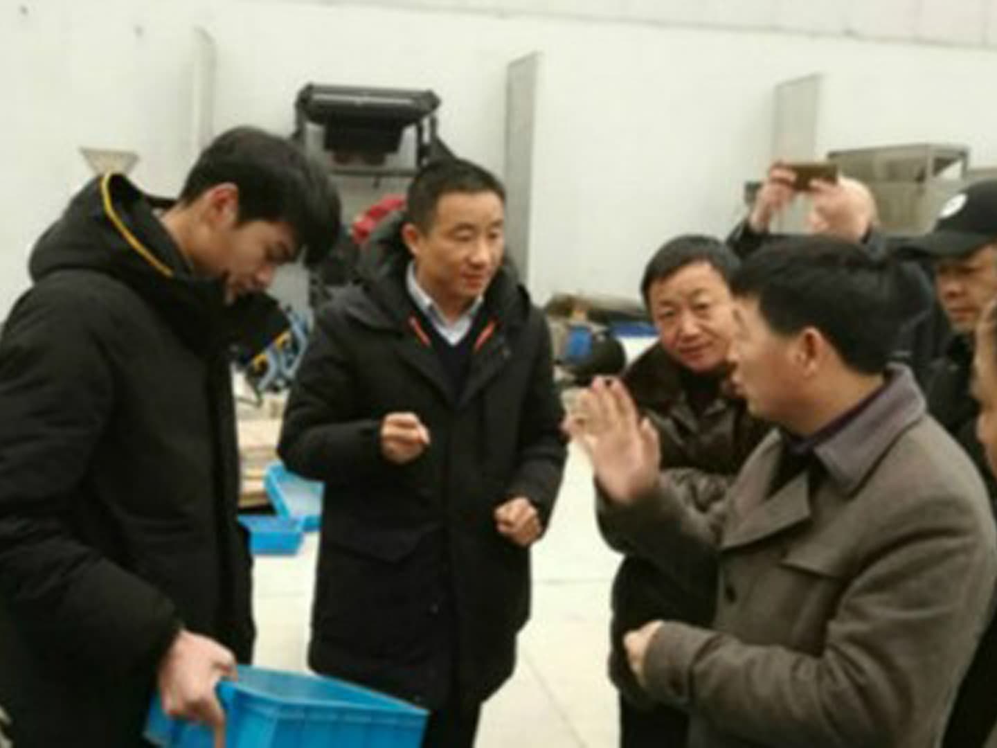 ترحب Mingde Optoelectronics بقادة نائب عمدة مدينة Mingguang لزيارة الشركة